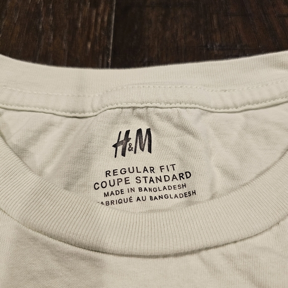 H&M T-shirt | Regular Fit | Men's Large - Picture 3 of 4